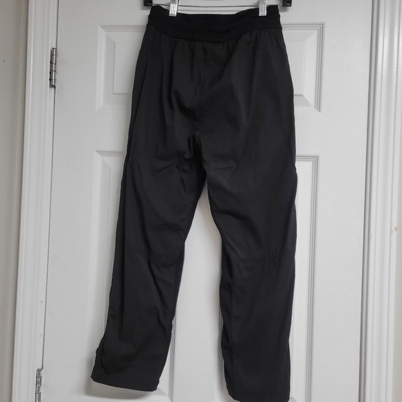 Lululemon Beyond The Studio Black Crop Pants. - Picture 5 of 11
